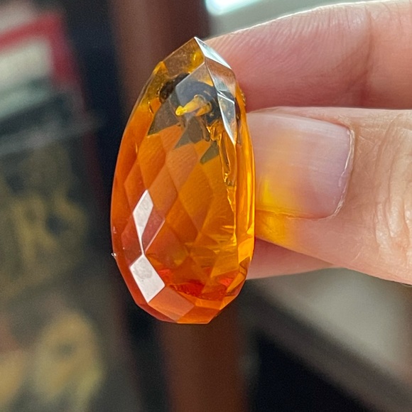 Faceted honey amber lucite gold tone clip on earrings - Picture 8 of 10